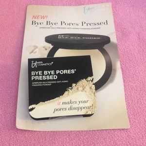 It cosmetics bye bye pores powder